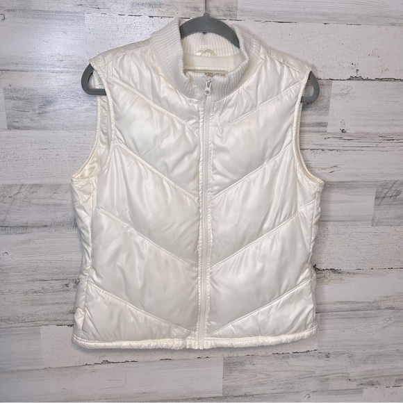Old Navy Jackets & Blazers - Old Navy cream collared puffer best in cream